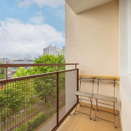 Colorful Two Bedroom Platynowa Perfect For Remote Work By Renters *