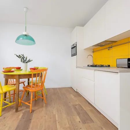 Colorful Two Bedroom Platynowa Perfect For Remote Work By Renters