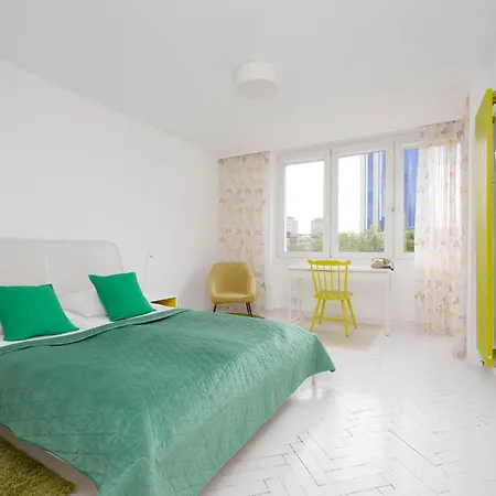 Colorful Two Bedroom Platynowa Perfect For Remote Work By Renters Apartamento *