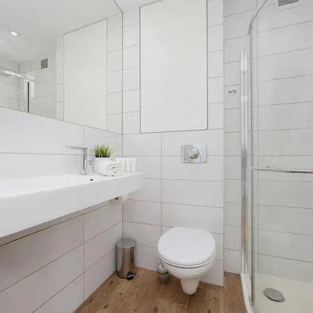 Colorful Two Bedroom Platynowa Perfect For Remote Work By Renters